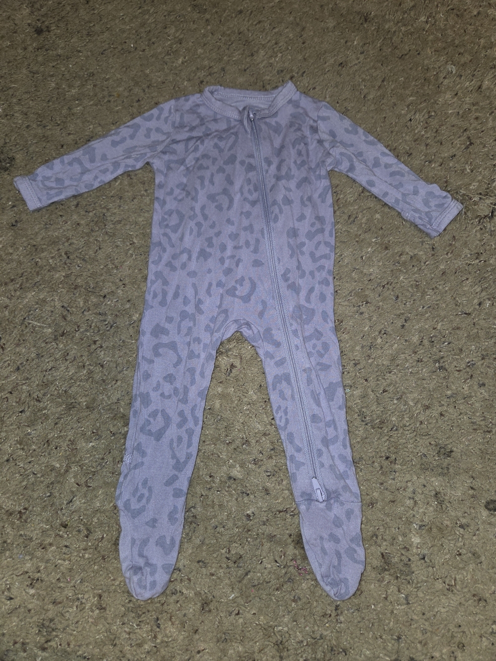 Kyte BABY Lavender Leopard Zip Footed One-Piece Sleeper Size 0/3 Months